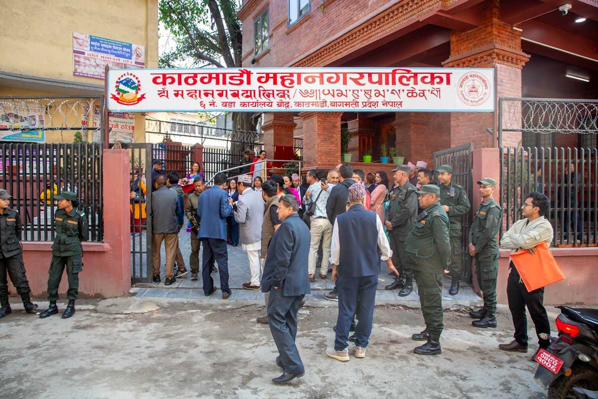 स्थानीय भाषासहित वडा कार्यालयको परिचय पाटी
